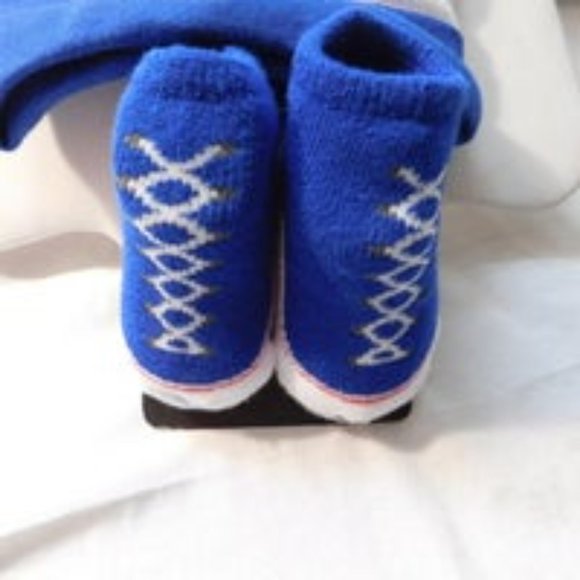 Converse Hat and Booties Gift Set 0-6 Months NEW - Picture 2 of 5